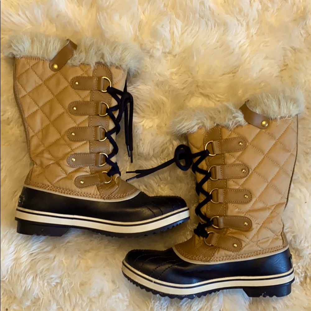Sorel Joan of arc snow boots